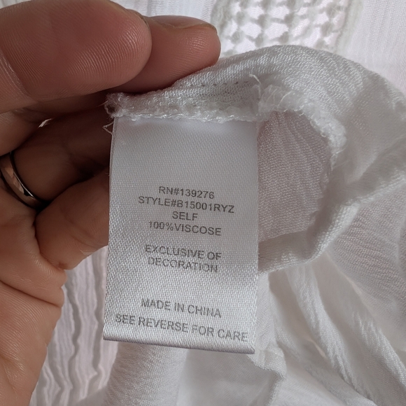 🛍️4 For $15🛍️Black Rainn White Blouse with Crochet Accents - Picture 6 of 8